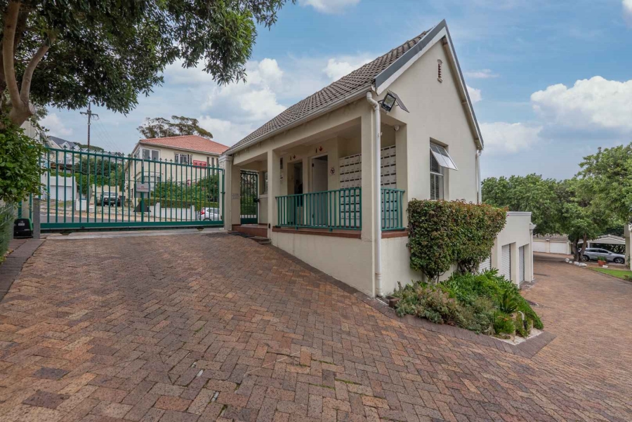 3 Bedroom Property for Sale in Vredehoek Western Cape